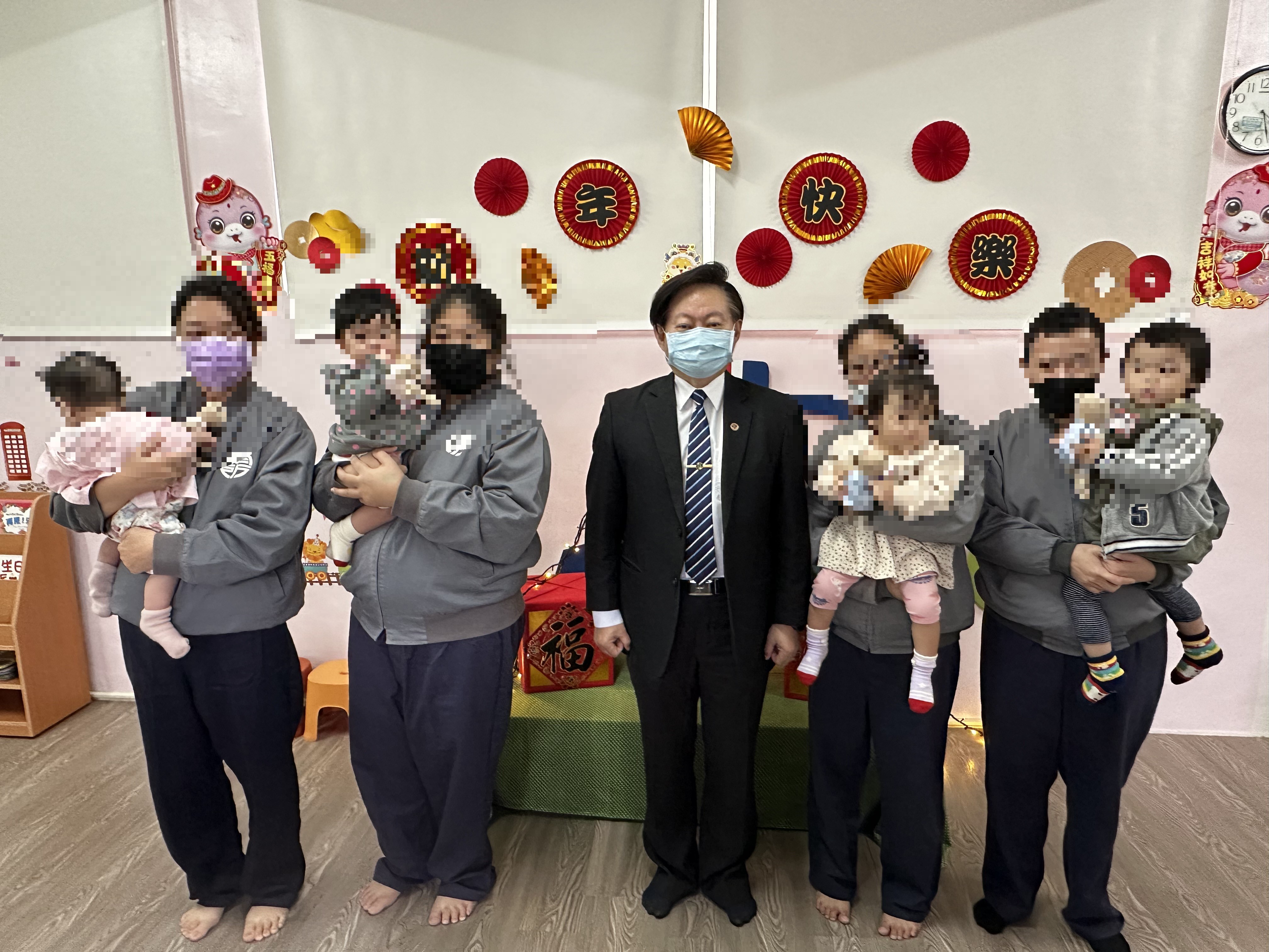 署長訪視攜子入監收容人