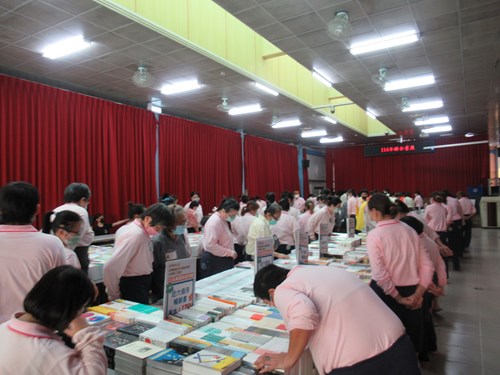 辦理書展，便利收容人直接選購書籍文具用品