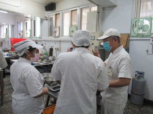 技訓老師講解製成